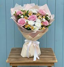 Букет цветов из:  Гвоздики, Орхидеи и Розы в Самашки