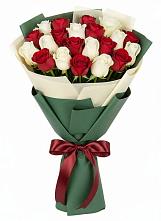 Букет Микс из красных и белых роз в Самашки