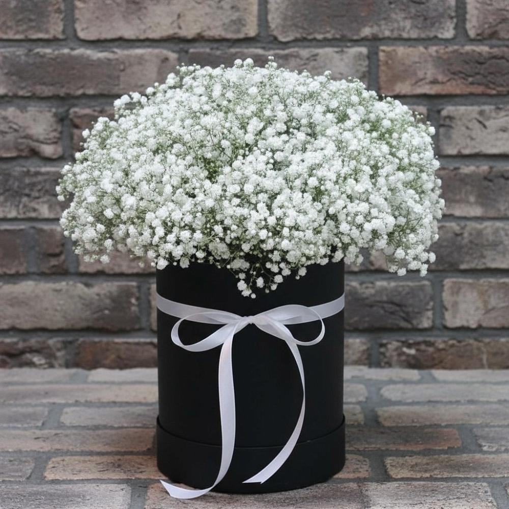 Цветочная композиция из Гипсофила в шляпной коробке в Самашки