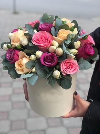 Цветочная композиция из Розы в шляпной коробке в Самашки