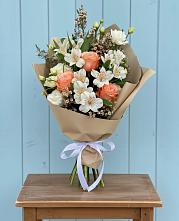 Букет цветов из:  Альстромерии, Лизиантусы, Розы и Хризантемы в Самашки