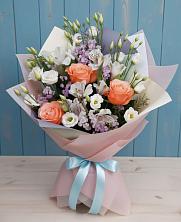 Букет цветов из:  Лизиантусы, Розы, Альстромерии и Гипсофила в Самашки