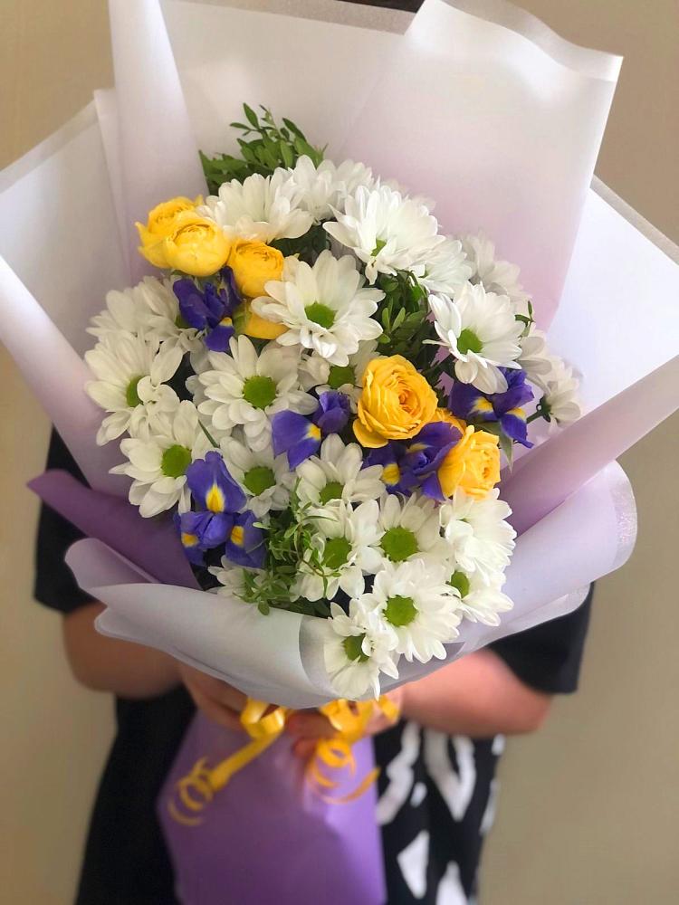 Букет цветов из: Ирисы, Хризантемы и Розы в Самашки