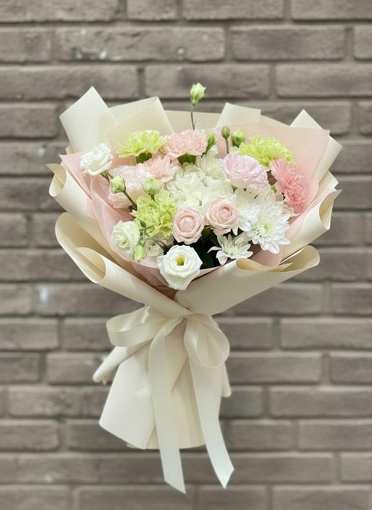 Букет цветов из: Гвоздики, Розы, Лизиантусы и Хризантемы в Самашки