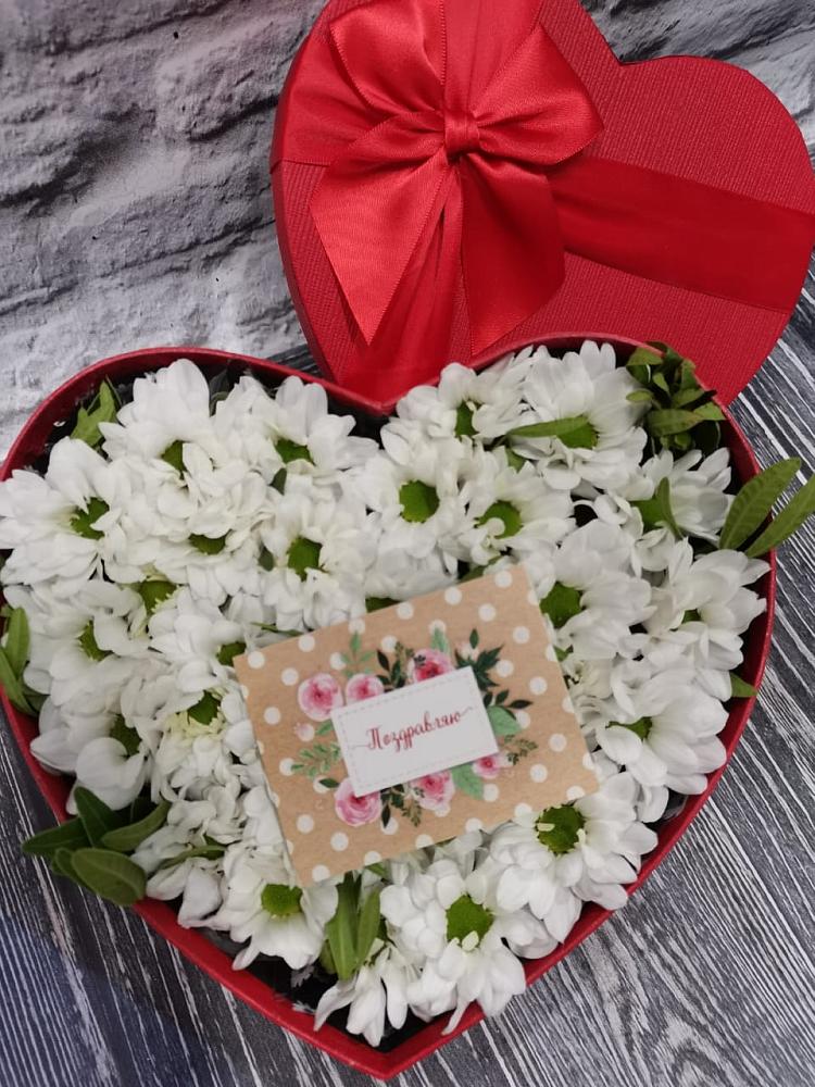 Цветочная композиция из Хризантемы в виде сердца в Самашки