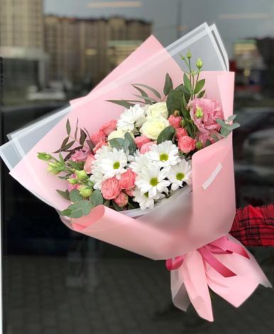 Букет цветов из: Розы, Лизиантусы и Хризантемы в Самашки